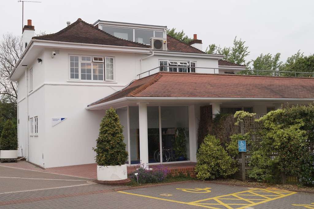 New Victoria Hospital & Private GP Clinic | 184 Coombe Lane West, Kingston upon Thames KT2 7EG, UK | Phone: 020 8949 9000