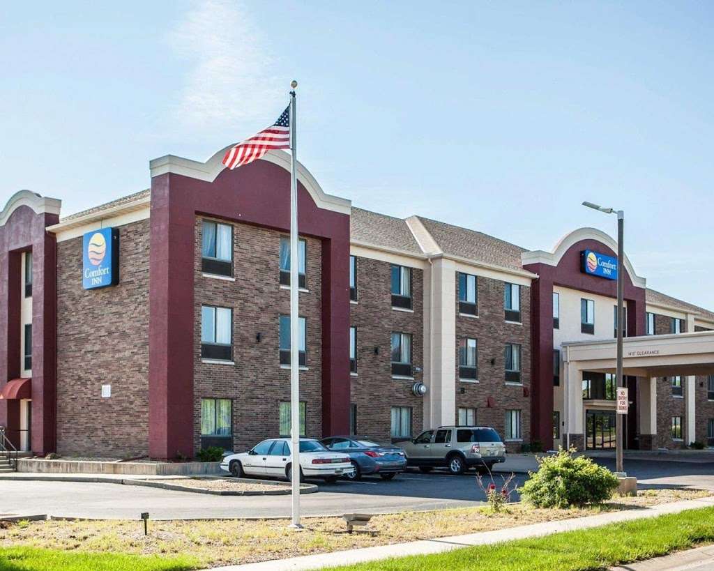 Comfort Inn Lees Summit @ Hwy 50 & Hwy 291 | 963 SE Oldham Pkwy, Lees Summit, MO 64081, USA | Phone: (816) 524-8863