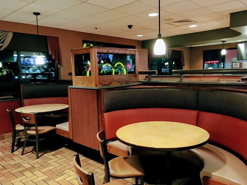 McDonalds | 7969 N Milwaukee Ave, Niles, IL 60714, USA | Phone: (847) 965-2391