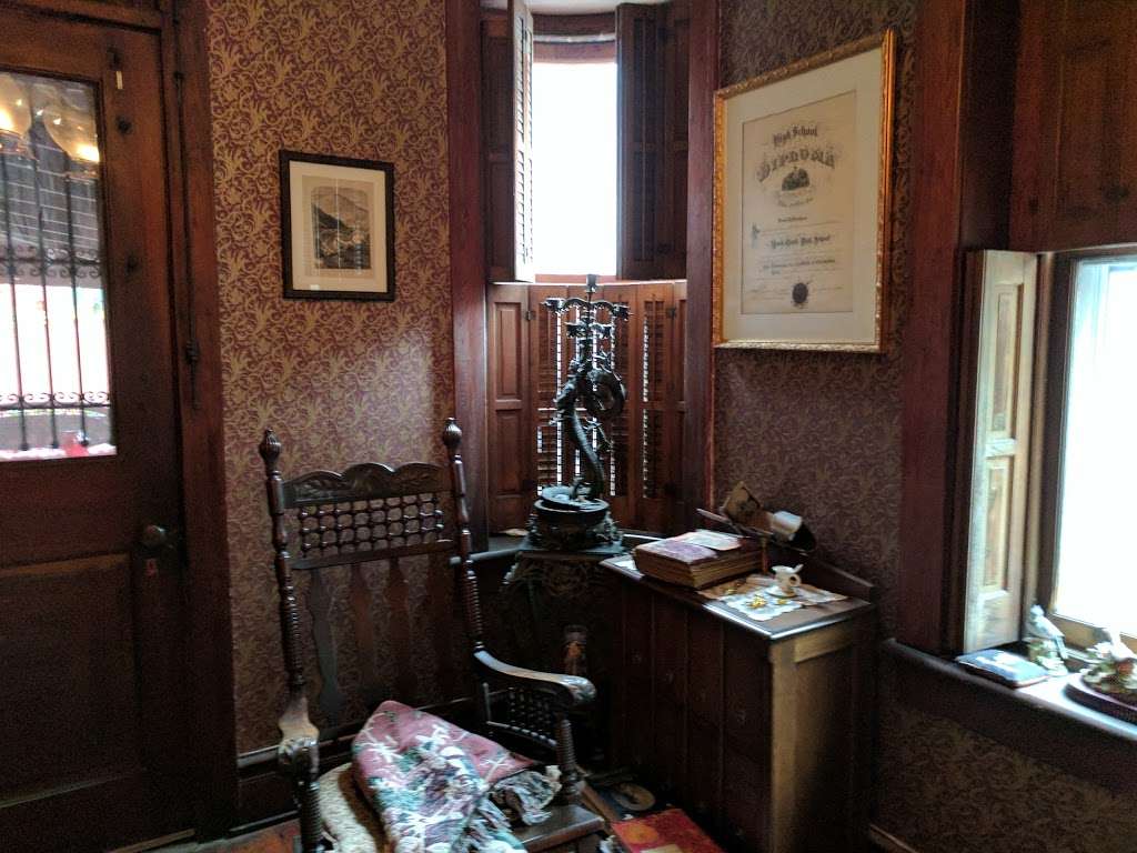 Gilded Cupid B & B | 40 W Broadway, Jim Thorpe, PA 18229, USA | Phone: (570) 325-5453