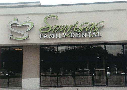 Sonrisas Family Dental | 3220 N National Rd, Columbus, IN 47201, USA | Phone: (812) 376-4054