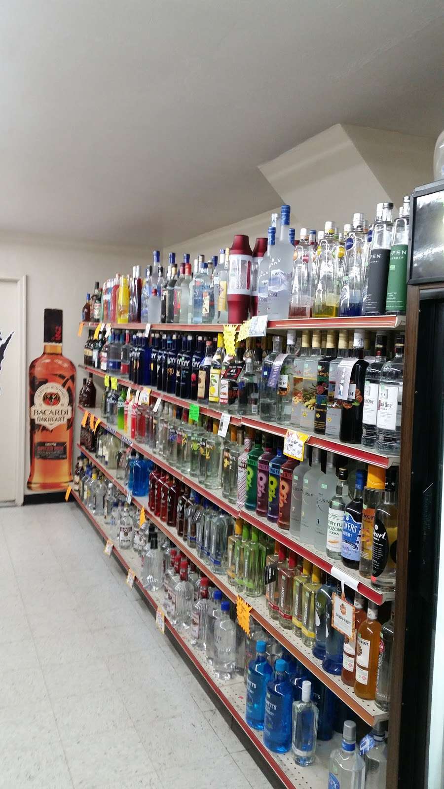 Layton Beer & Liquor | 2008 W Layton Ave #2703, Milwaukee, WI 53221, USA | Phone: (414) 282-8181