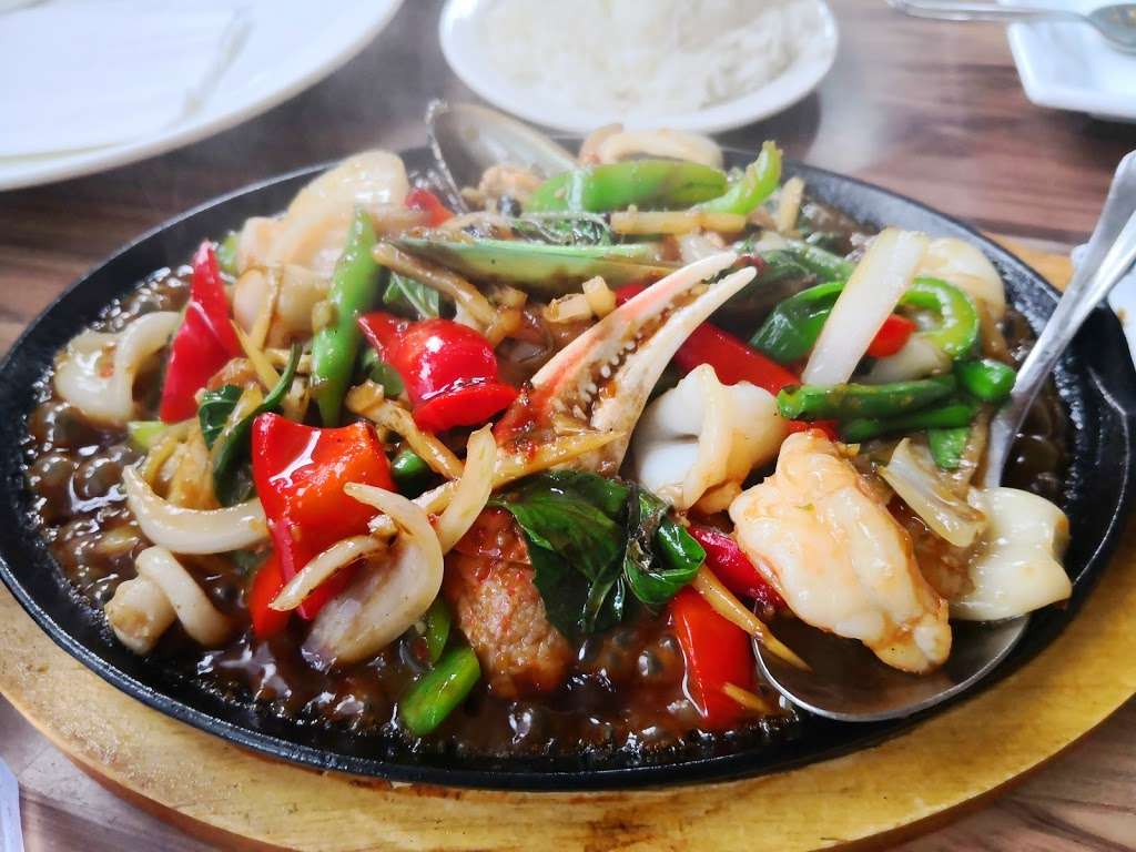 Lucky Thai Cuisine | 1141 S Seaward Ave, Ventura, CA 93001, USA | Phone: (805) 444-4563