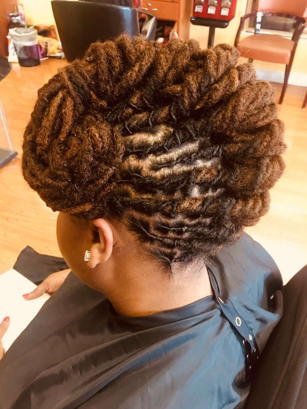 TWISTED ROOTS SALON | 701 E 75th St, Chicago, IL 60619 | Phone: (773) 994-9878