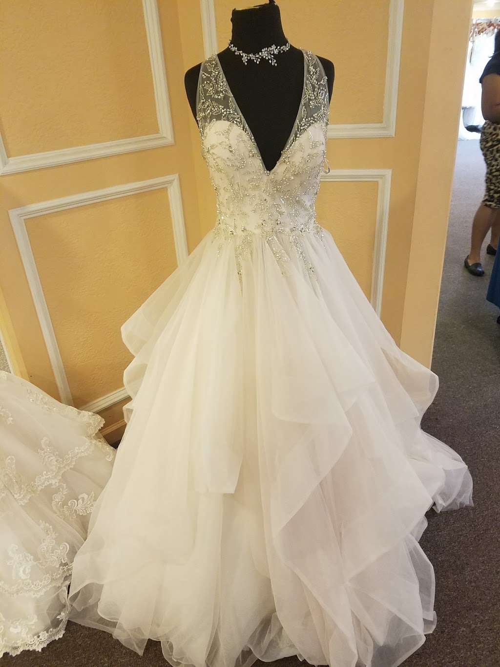 Amore Bridal Couture | 5200 W Loop S, Bellaire, TX 77401 | Phone: (713) 668-3100