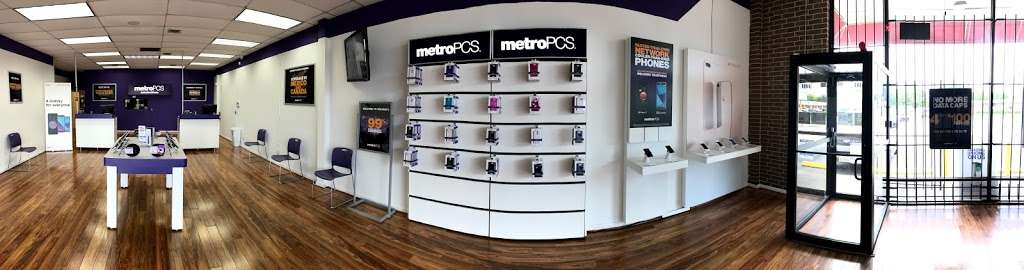 Metro by T-Mobile | 5003 Antoine Dr Suite J, Houston, TX 77092, USA | Phone: (713) 812-1665