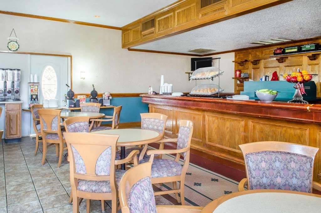 Econo Lodge | 222 Arsenal Rd, York, PA 17402, USA | Phone: (717) 843-9970 Econo Lodge | 222 Arsenal Rd, York, PA 17402, USA | Phone: (717) 843-9970