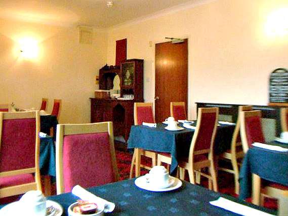 Grove Hill Hotel London | 38 Grove Hill, South Woodford, London E18 2JG, UK | Phone: 020 8989 3344