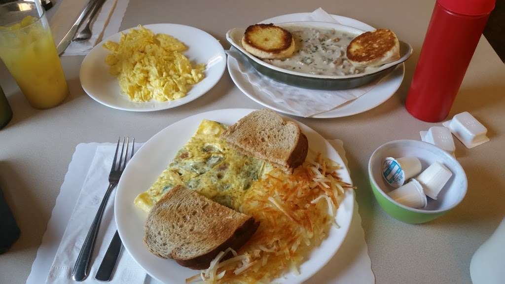 Dons Diner Inc | 121 South St, Plainville, MA 02762, USA | Phone: (508) 695-7036
