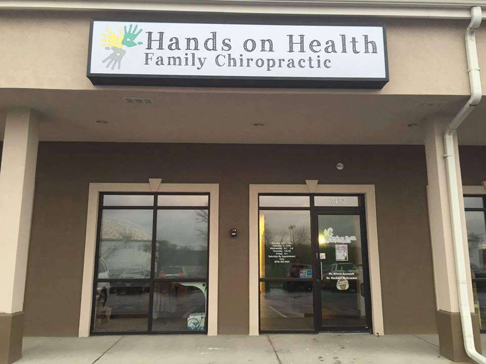 Hands on Health Family Chiropractic | 7432 NW River Park Drive (Hwy 9), Parkville, MO 64152, USA | Phone: (816) 382-3424