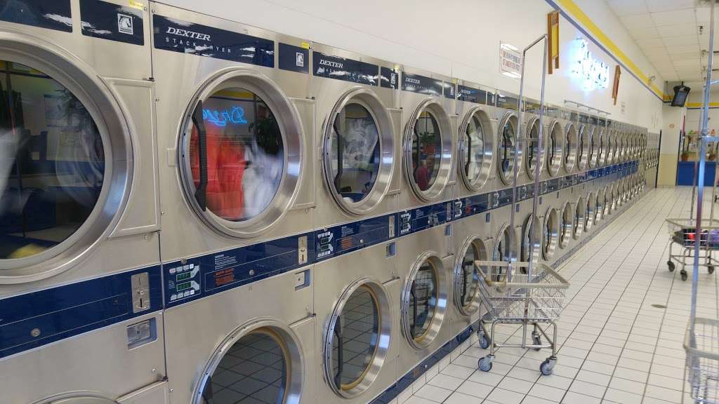 Easy Clean Coin Laundry | 4248 N Kedzie Ave, Chicago, IL 60618, USA | Phone: (773) 539-0338