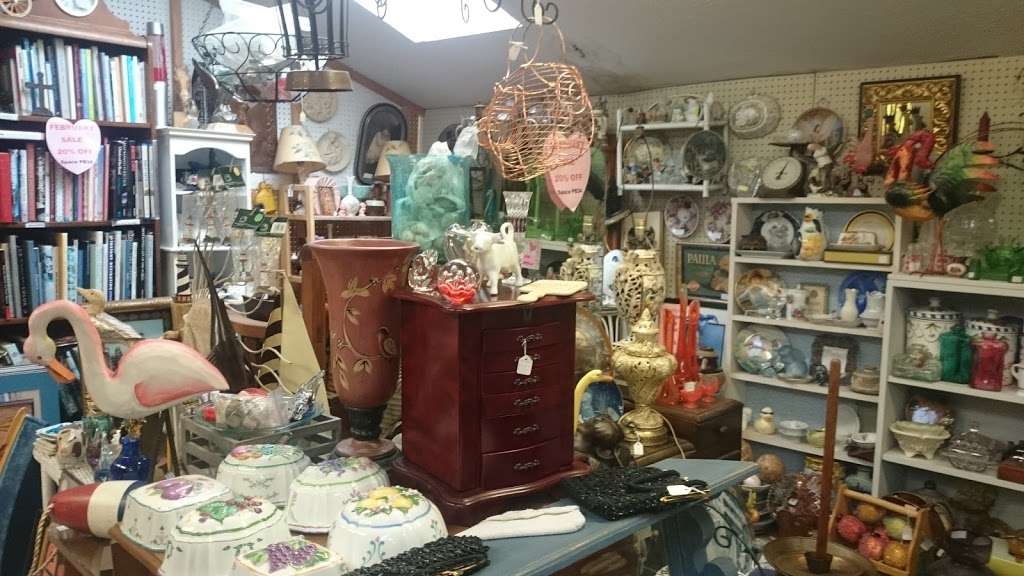 Attilias Antiques | 2630 Soquel Dr, Santa Cruz, CA 95065, USA | Phone: (831) 475-6920