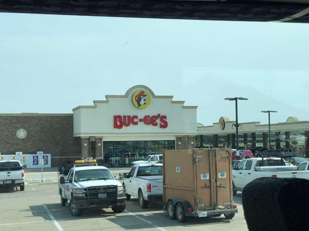 Buc-ees Fuel Center | 11151 Shadow Creek Pkwy, Pearland, TX 77584, USA | Phone: (832) 881-0396