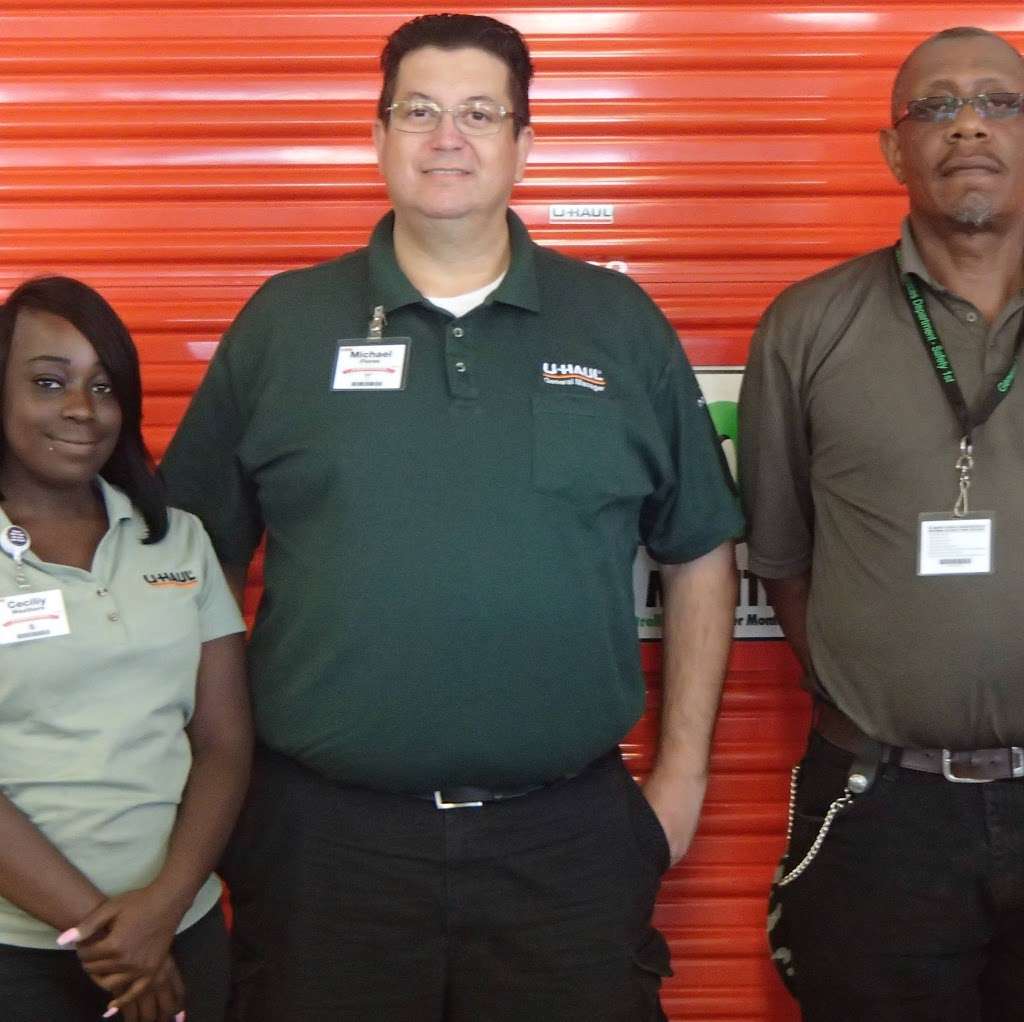 U-Haul Moving & Storage at N Sam Houston & Antoine | 11202 Antoine Dr, Houston, TX 77066, USA | Phone: (281) 444-8028