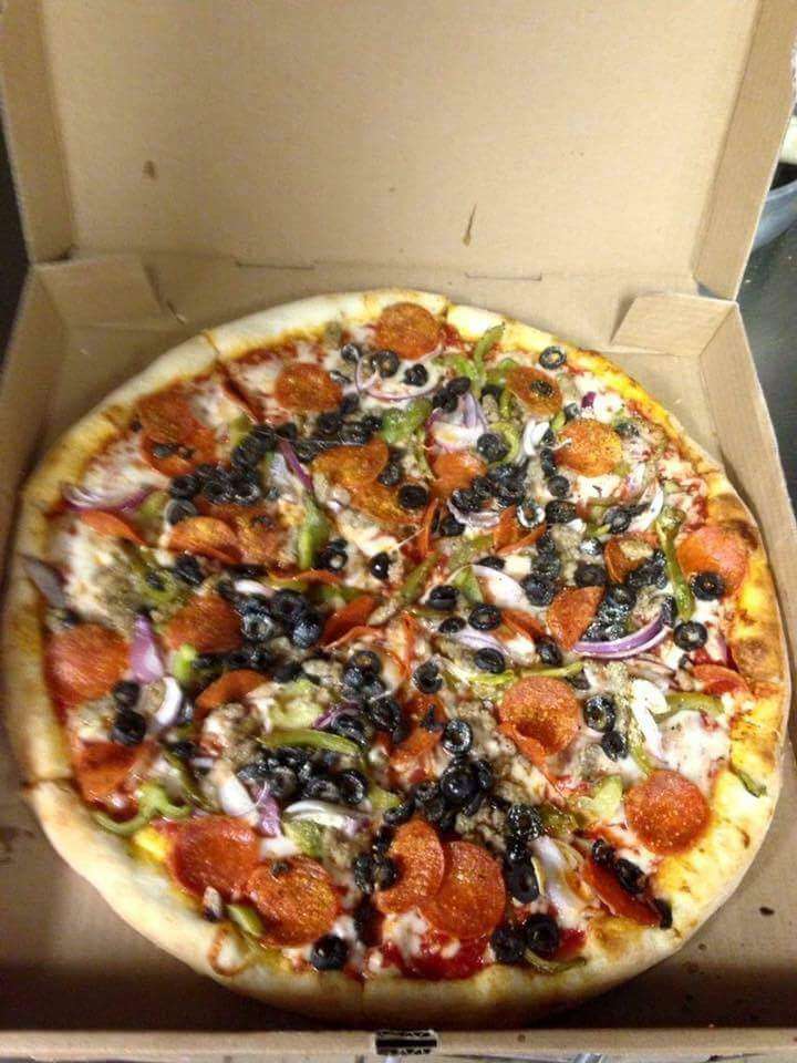 The Red Tomato Pizzeria | 3626 PA-309, Orefield, PA 18069 | Phone: (610) 398-8999