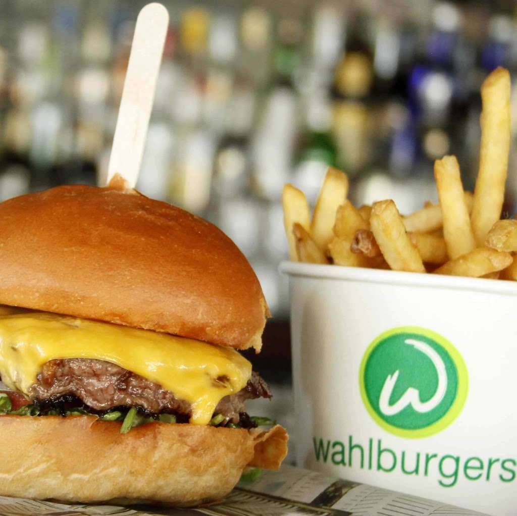 Wahlburgers | 500 Boardwalk, Atlantic City, NJ 08401, USA | Phone: (609) 783-8868