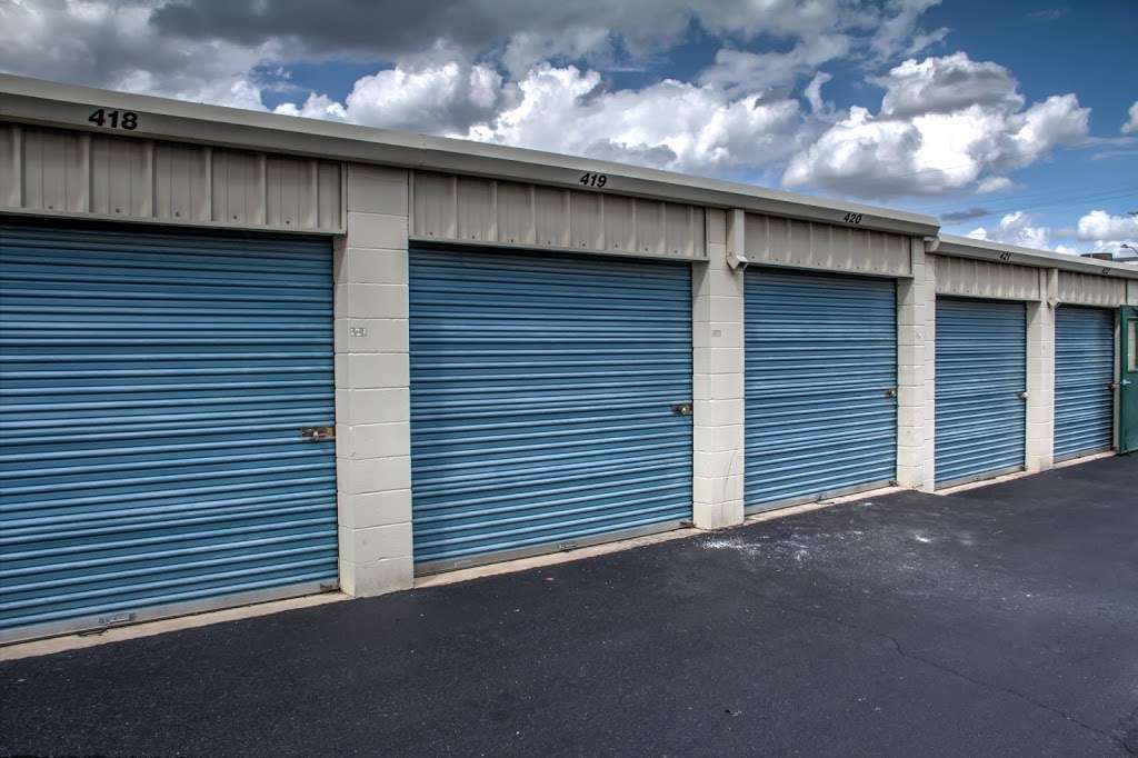 Lockaway Storage - WW White | 2235 S WW White Rd, San Antonio, TX 78222, USA | Phone: (210) 588-0188