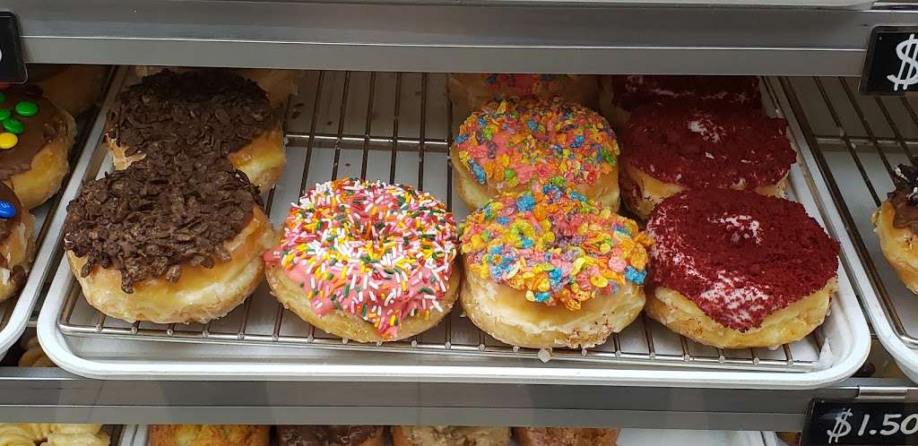 Linda’s Donut Shop | 7201 Arlington Ave suite c, Riverside, CA 92503, USA | Phone: (951) 323-7153