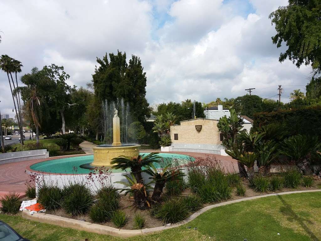 Beverly Gardens Park | 9439 Santa Monica Blvd, Beverly Hills, CA 90210, USA | Phone: (310) 288-2220