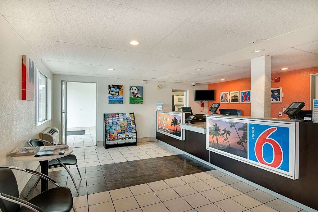 Motel 6 Ventura Beach | 2145 E Harbor Blvd, Ventura, CA 93001, USA | Phone: (805) 643-5100