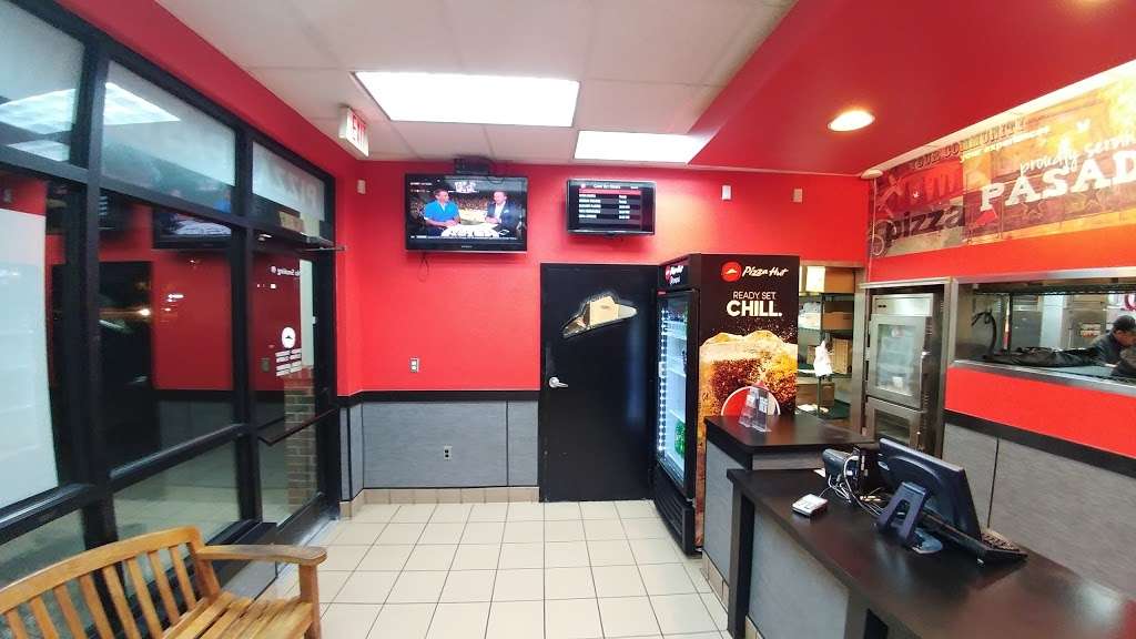 Pizza Hut | 6845 Spencer Hwy, Pasadena, TX 77505 | Phone: (281) 998-3737