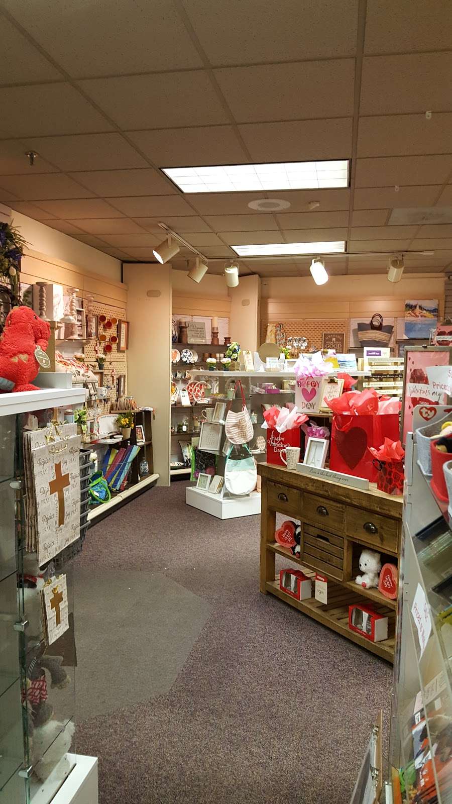 Katies Hallmark Shop | 10730 S Cicero Ave #5, Oak Lawn, IL 60453, USA | Phone: (708) 425-0552