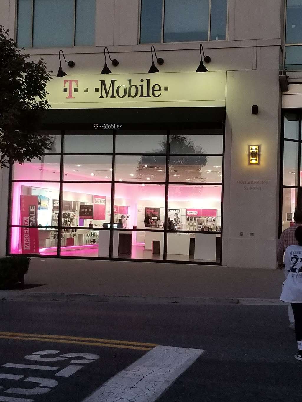 T-Mobile | 6181 Livingston Rd, Oxon Hill, MD 20745 | Phone: (301) 567-2005