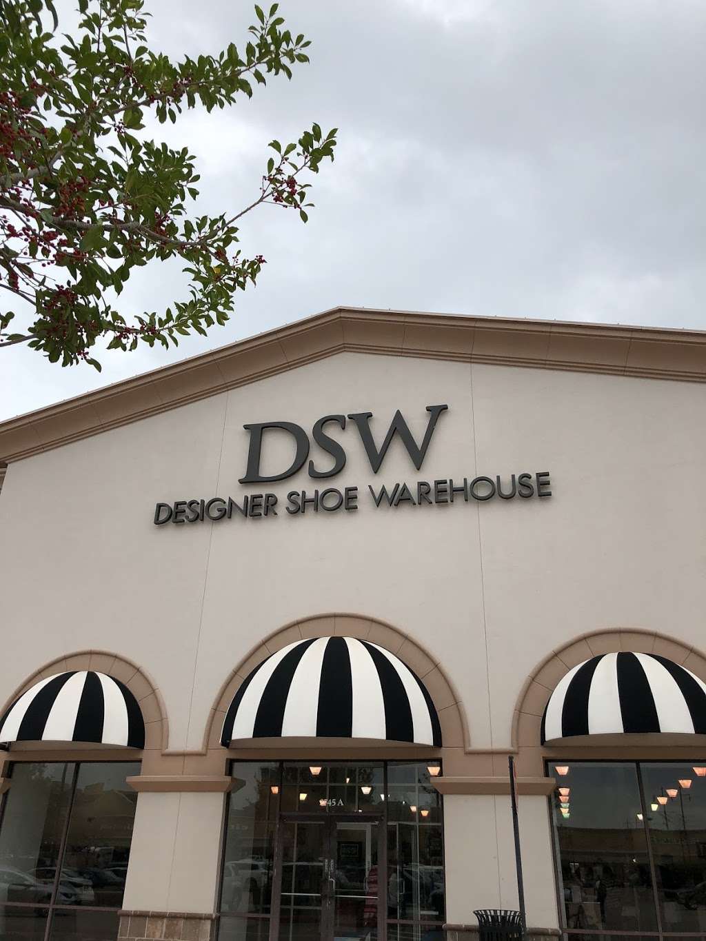 DSW Designer Shoe Warehouse | 2745 Town Center Blvd N, Sugar Land, TX 77479, USA | Phone: (281) 277-3524