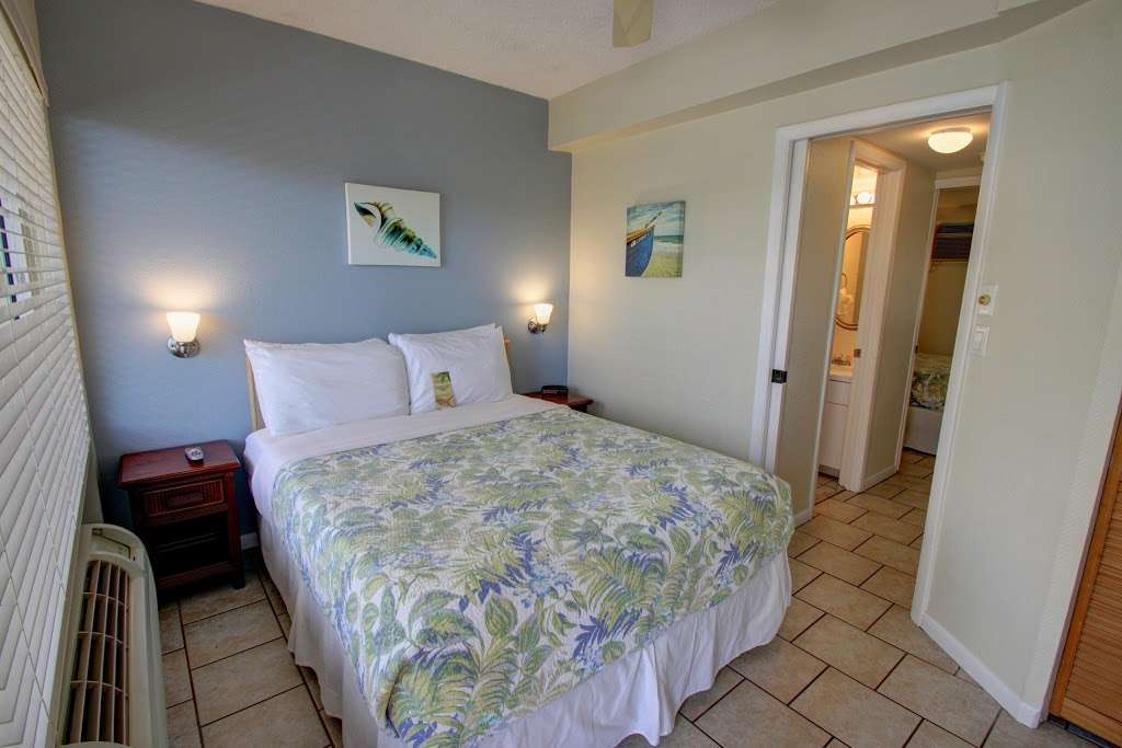 Windjammer Resort & Beach Club | 4244 El Mar Dr, Lauderdale-By-The-Sea, FL 33308 | Phone: (954) 776-4232