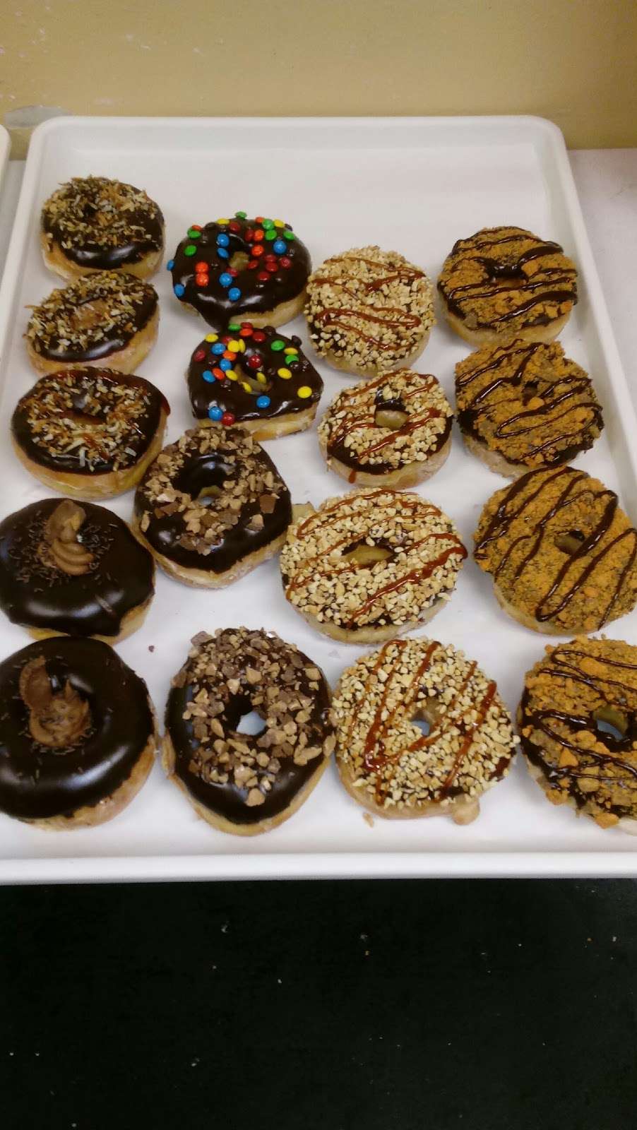 Donuts To Go | 502 N Spring Garden Ave, DeLand, FL 32720, USA | Phone: (386) 469-9051