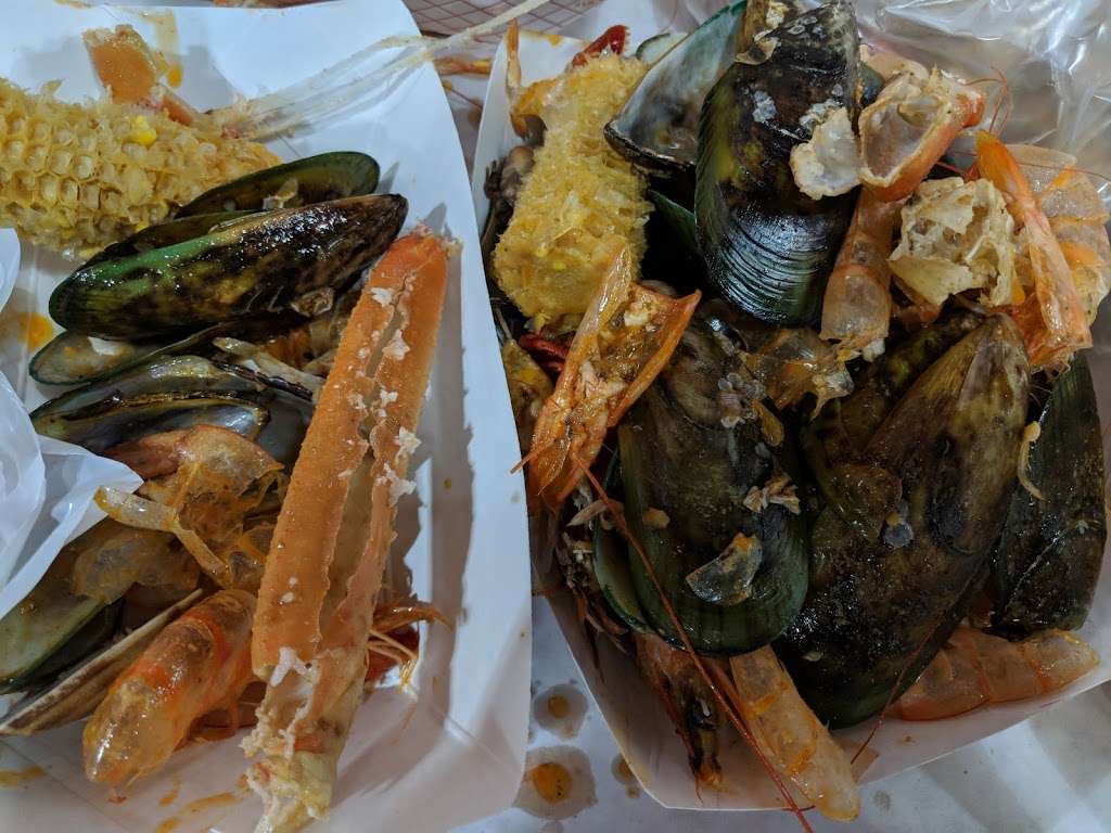 Crazy Crab Seafood Restaurant | 279 Barrington Rd, Streamwood, IL 60107, USA | Phone: (847) 252-9555