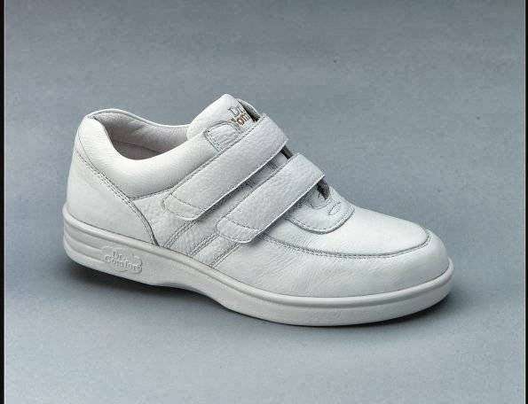 Heatlhy Feet Diabetic Shoes - shoe store  | Photo 2 of 9 | Address: 10639 Burbank Blvd, North Hollywood, CA 91601, USA | Phone: (818) 755-4444