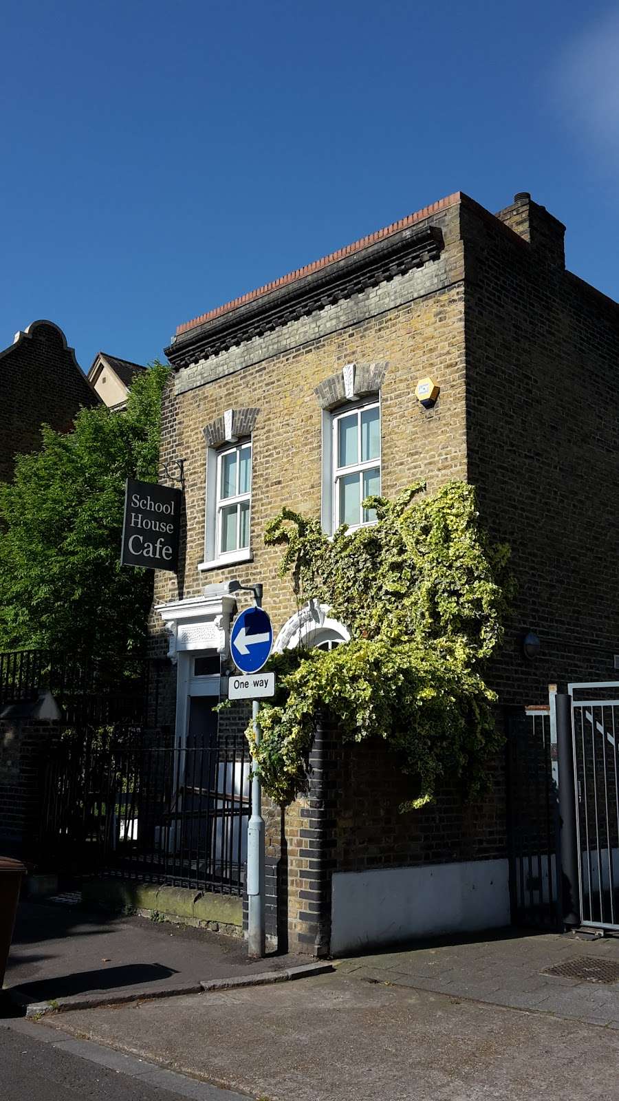 School House Cafe | 11 Monnow Rd, London SE1 5RN, UK | Phone: 020 7237 3414