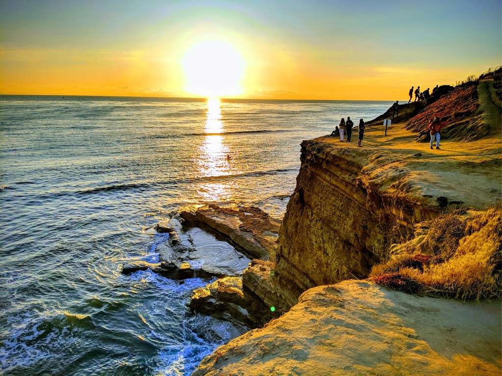 Sunset Cliffs Natural Park | Ladera St, San Diego, CA 92107, USA | Phone: (619) 525-8213
