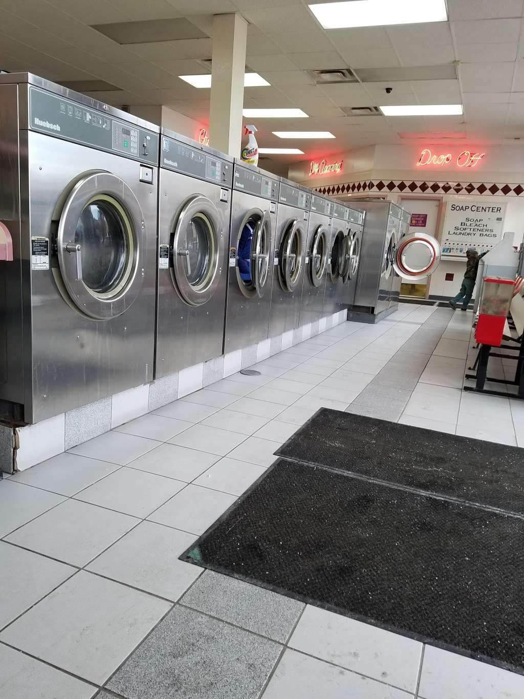 Bel-Long Coin Laundry | 5403 W Belmont Ave, Chicago, IL 60641, USA | Phone: (773) 736-6225