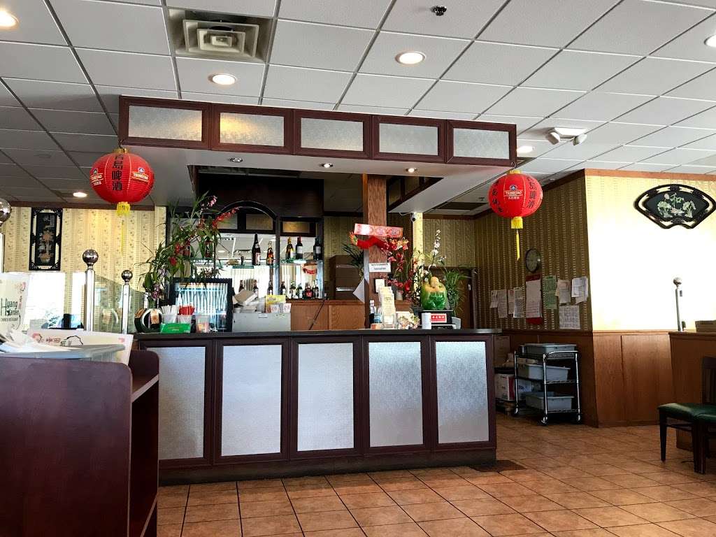 Huang Garden Restaurant | 257 Johnstown Center Dr, Johnstown, CO 80534, USA | Phone: (970) 587-2363