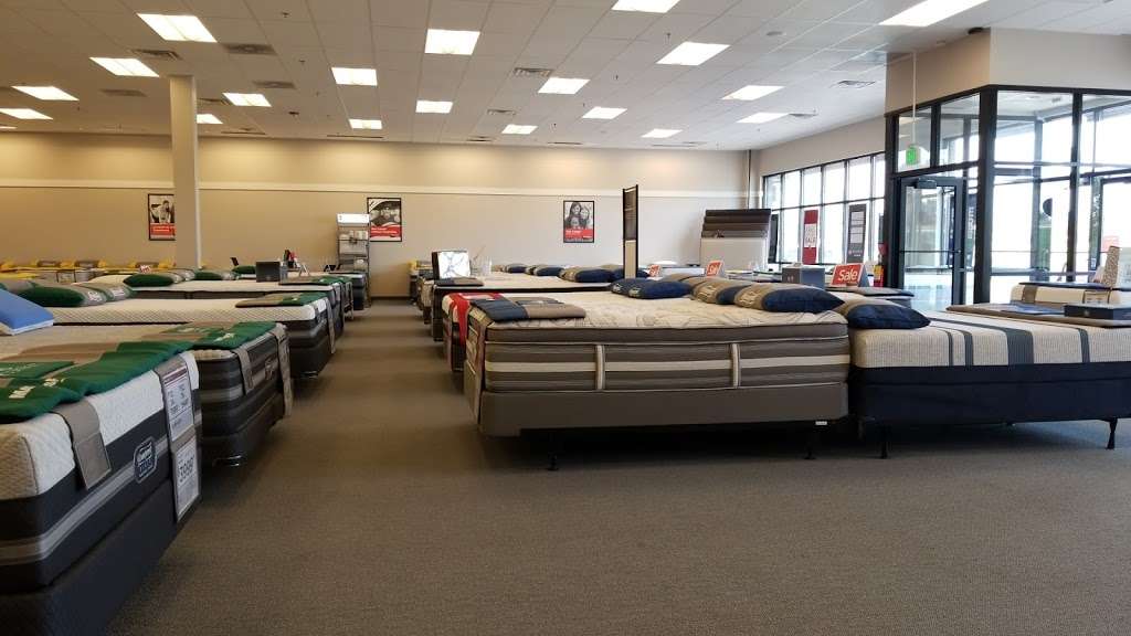 Mattress Firm Algonquin | 1028 S Randall Rd, Algonquin, IL 60102, USA | Phone: (847) 458-1231