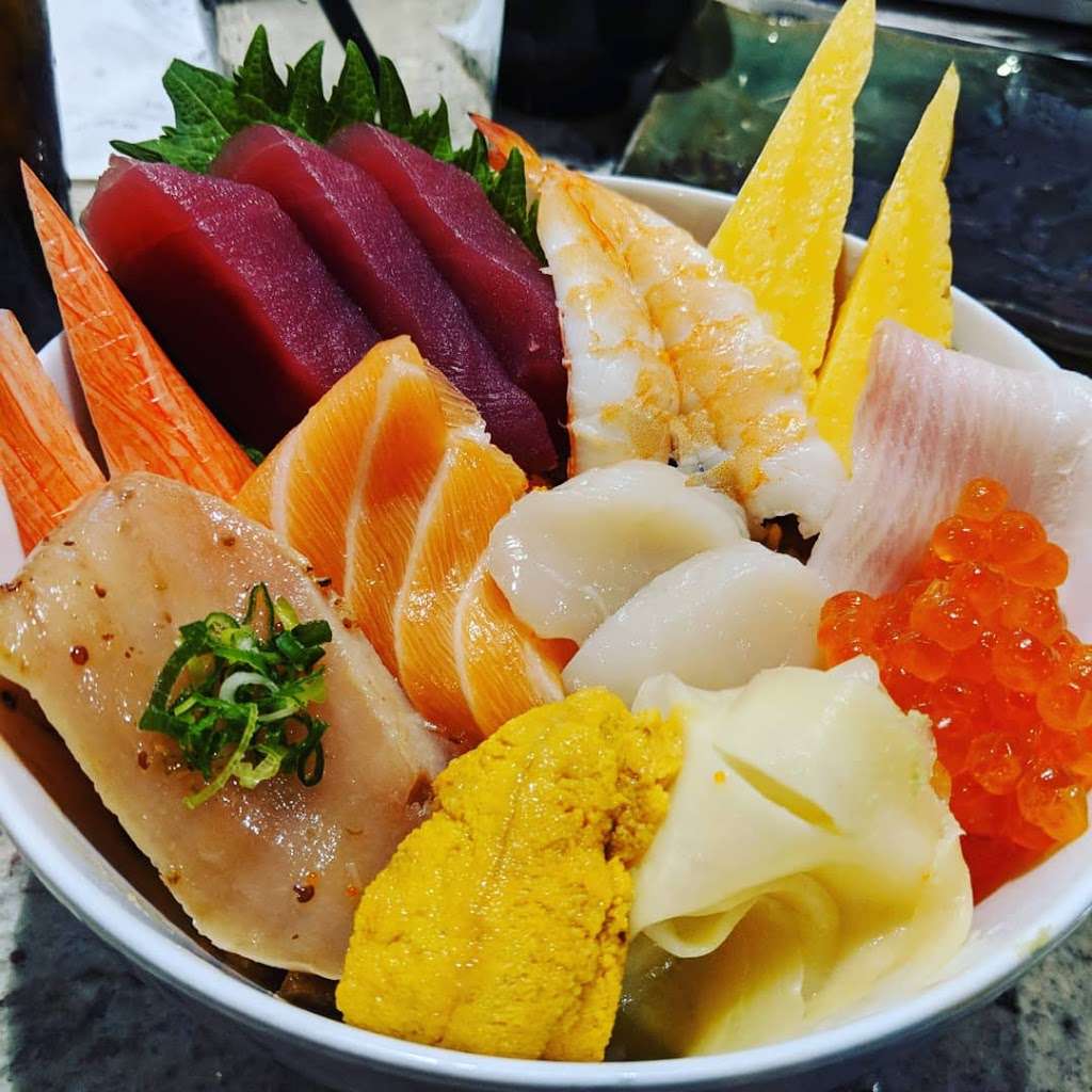 Sushiholic | 3957 E Camelback Rd, Phoenix, AZ 85018, USA | Phone: (602) 956-2354