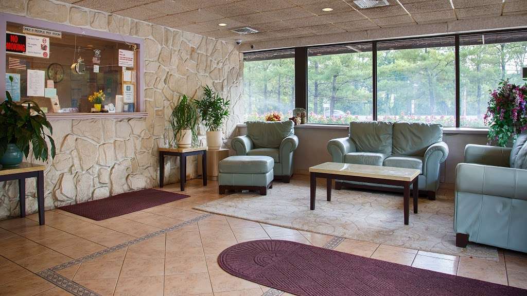 La Mirage Motor Inn | 3775 US-1, Monmouth Junction, NJ 08852, USA | Phone: (732) 297-2400