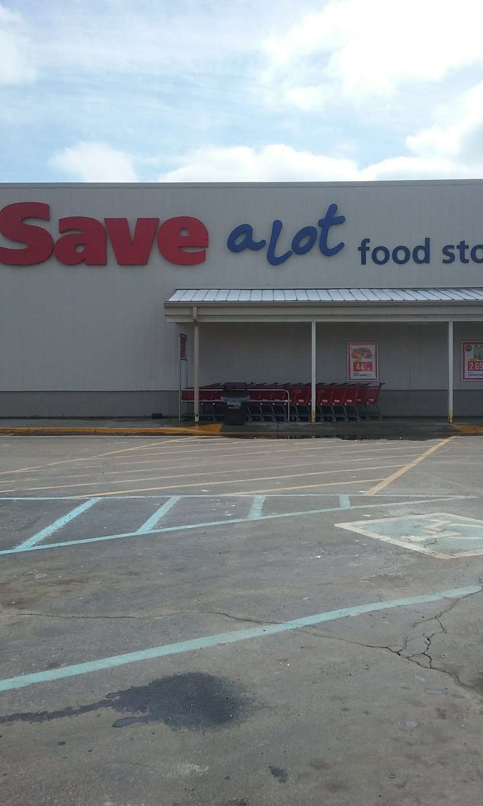 Save-A-Lot | 3739 E Washington St, Indianapolis, IN 46201 | Phone: (317) 354-8073