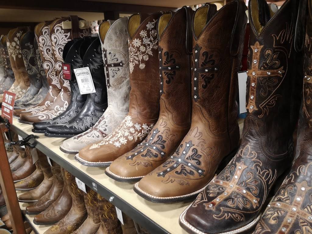 Cavenders Western Outfitter | 889 S 72nd St, Omaha, NE 68114, USA | Phone: (402) 393-2415
