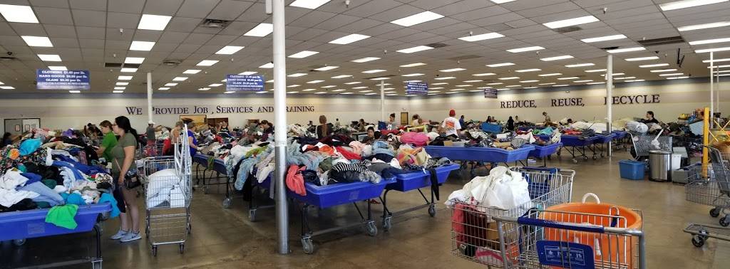 Goodwill Outlet Store and Donation Center | 1830 E Irvington Rd, Tucson, AZ 85714, USA | Phone: (520) 382-1560