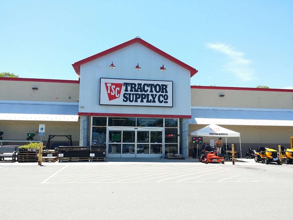 Tractor Supply Co. | 2750 A, Hartford Ave, Johnston, RI 02919 | Phone: (401) 934-1606