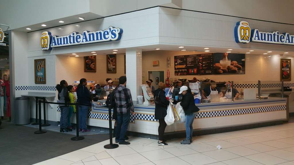 Auntie Annes | 651 Kapkowski Rd Spc 2258, Elizabeth, NJ 07201 | Phone: (908) 820-4315