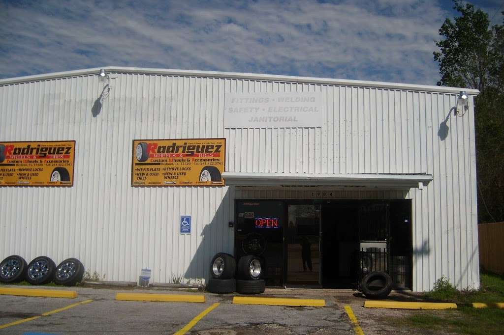 Rodriguez Wheels & Tires | 1904 N Pruett St, Baytown, TX 77520, USA | Phone: (281) 422-3761