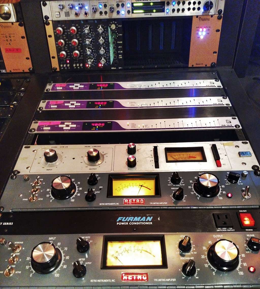 Castaway 7 Studios | 4737 Ortega St, Ventura, CA 93003, USA | Phone: (805) 654-8273