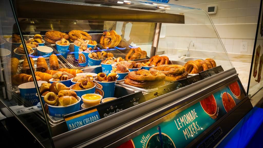 Auntie Annes | 1595 MN-36, Roseville, MN 55113, USA | Phone: (651) 633-0787