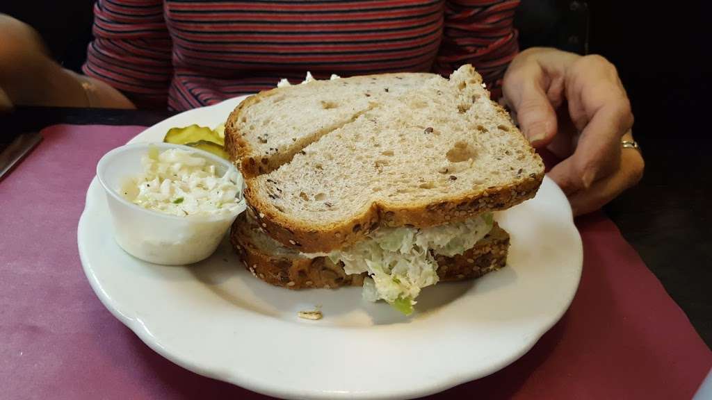 Georges Lincoln Park Diner | 261 Comly Rd, Lincoln Park, NJ 07035, USA | Phone: (973) 694-9571