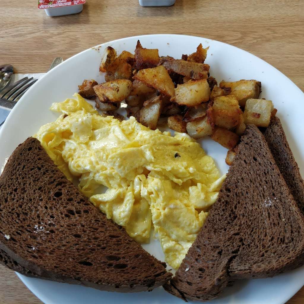 Vic’s Breakfast, Subs and Bakery | 1 Lilley Ave, Lowell, MA 01850, USA | Phone: (978) 458-2021