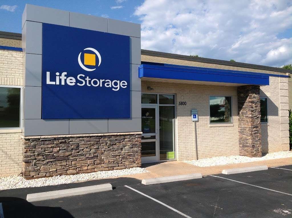 Life Storage | 5800 Brookshire Blvd, Charlotte, NC 28216, USA | Phone: (704) 270-8549